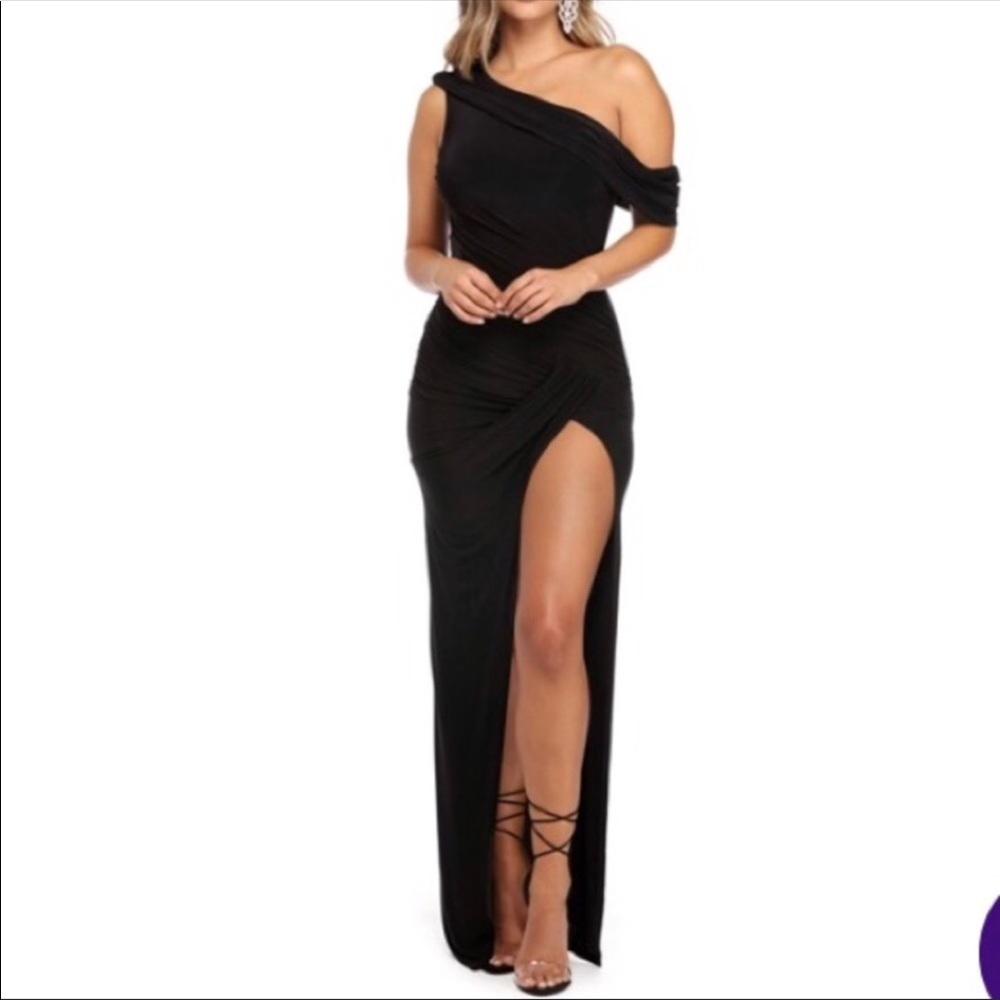 Windsor Off the Shoulder Kaleigh Black Maxi Dress